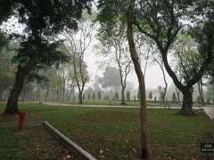 フラッグタワーも遺跡の一部？
行きのタクシーから見た！

フロントのＭｉｎａが地図で教えてくれたのは、これか〜。
