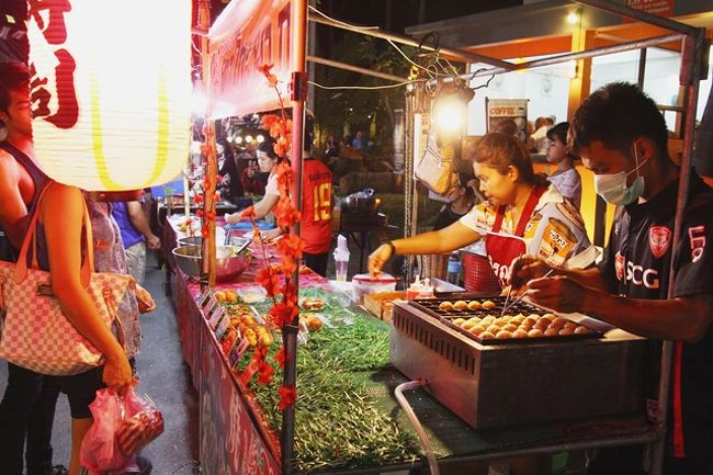 こちらは寿司の提灯ながら・・・<br />斜めから見ても「タコ焼」屋さん(笑)<br /><br />このあと食事して、帰りはタクシーで帰りました。