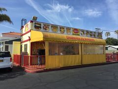 さて、とりあえずＬＡ到着の食事はバーガー！！
近くの黄色いテントのLBJ’S Burgersへ！