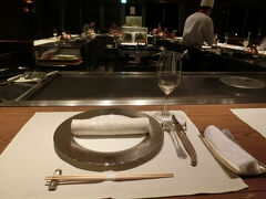 夕食はフォーシーズンの鉄板焼きにしました。