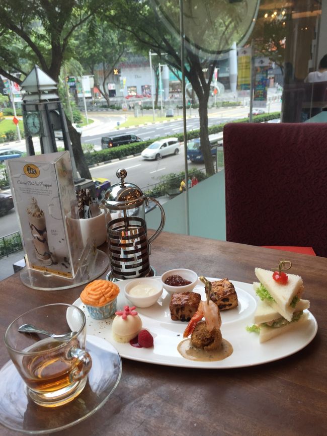 アイオン見て疲れたので、伊勢丹スコッツが入っているビル２Fのカフェで。