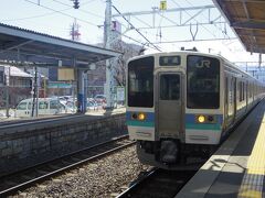 10:11に上諏訪駅に到着！そのまま在来線に乗って1駅、下諏訪へ向かいます。