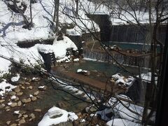 混浴露天風呂横の滝