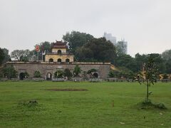 タンロン城です。あいにくの雨でしたが、観光客が少なく落ち着いた感じの場所です。