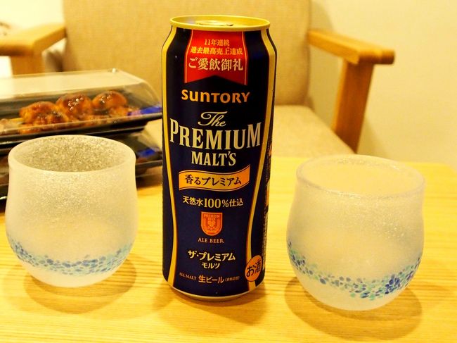 石垣到着を祝しプレモルで乾杯！<br />素敵なグラスはホテルでお借りしたもの<br /><br />本当は波照間島にも１泊の予定だったが、波が高くて<br />船が欠航<br />残念ながら諦めるしかなかった