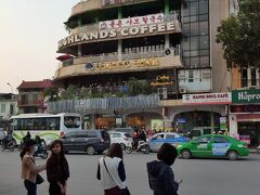 大体の位置で決めたけど合ってますかね？
この建物、よくガイドブックなんかで見ました。
ここから少し散歩。
