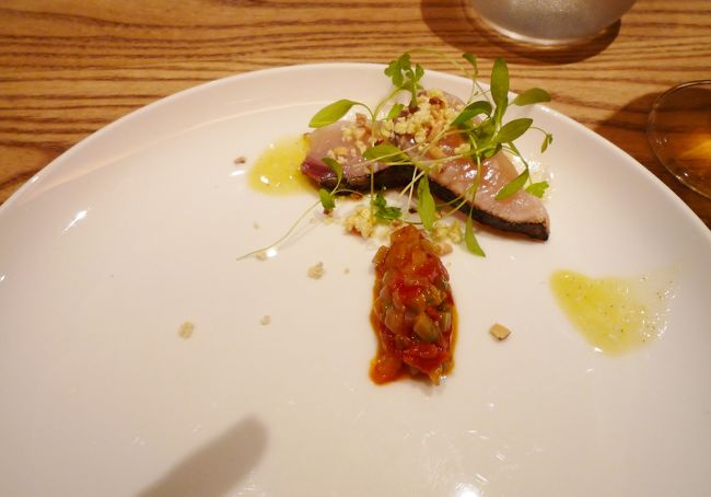 前菜２　<br />ドライトマトを使ったソースが美味しい魚の前菜。<br />このドライトマトのソースが美味しくてパンにつけて食べました。<br />