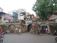 東河門☆
ここに来るまでにマーマイ通りをグルグルしちゃって(汗)
やっと見つけましたー！