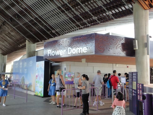 フラワードームに行きたいと思います。<br /><br />以前訪れた際には点検のためか閉鎖されていたので、今回が初めてです。<br /><br /><br />ちなみに、フラワードームは世界の“春”を表現したということです。