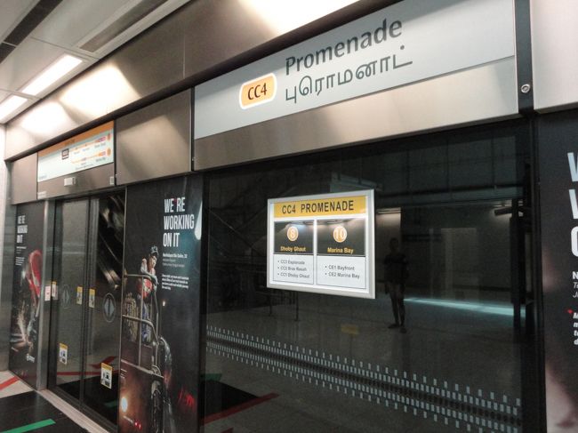 ガーデンズバイザベイからリバーサファリに向かいました。<br /><br /><br />リバーサファリへはバスやタクシーで向かうのが便利なようです。<br /><br />私たちはバスで行くことを選択。<br /><br />その前にお昼を食べに行きました。<br />マリーナベイからプロムナードへ行きました。<br /><br />