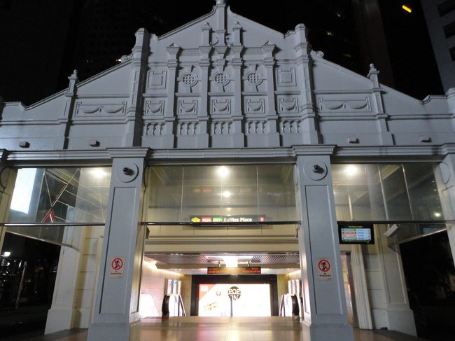 オーチャードからラッフルズプレイスへ移動です。<br /><br />目的はもちろん！<br /><br /><br /><br /><br /><br />