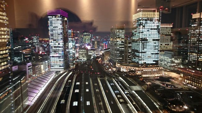 ワインに切り替え夜景を見ながらゆっくりと優雅に食事。<br /><br />今日のピアノの話、いつものお互いの家族の話。加えて、６月に２人で伊勢神社に旅行予定なので、その計画など話は尽きない<br /><br />あー楽しい！美味しい！