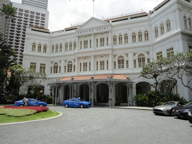 食べ終わった後、購入したいものがあったので、ラッフルズホテルへ。<br /><br />いつか泊まってみたい(*´▽｀*)