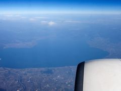 初めての四国という事もあり、飛行機から眺める景色も初めての風景が多かった
（写真：琵琶湖）
琵琶湖って、やっぱり上空から見てもかなり大きかった〜

それと同時にまだ行ったことの無い天橋立も上空から見ることが出来
なんか行った気分になってしまった(^-^;