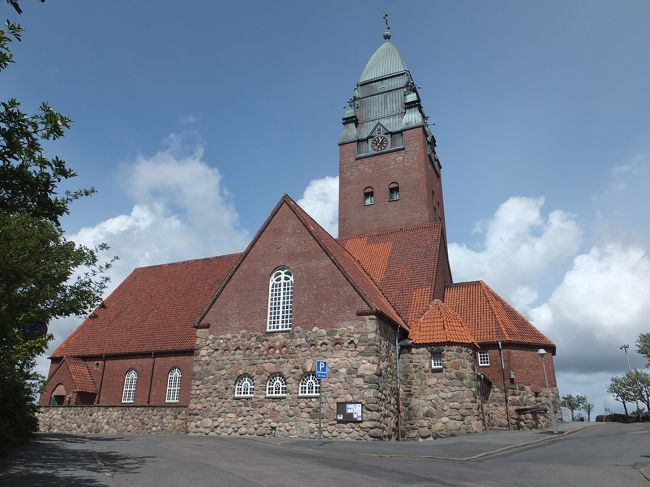 丘に上にある教会マストフッグ教会。<br />扉が閉まっていたので、小心者の私は外から見るだけ…！<br />ここまで来る坂が見た目よりキツくて、運動不足の身には少しハードでした。