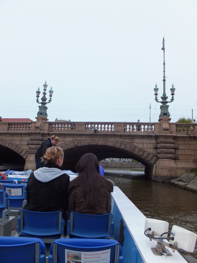 遊覧船パダンに乗りました！<br />イエテボリ中心部の運河を通って、湾に出るコースです。<br />運河は高さの低い橋が沢山かかかっているため、遊覧船も背が低いのが特徴です。