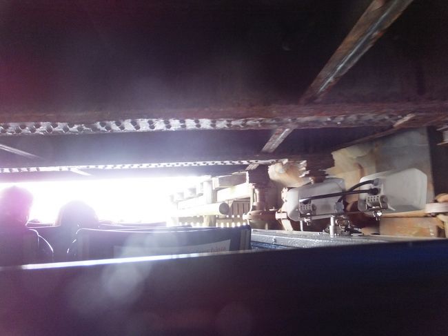 イエテボリで一番低い橋をくぐるときは、もはやアトラクション。<br />椅子から降りて、かがみます。みんなキャーキャー楽しんでました。