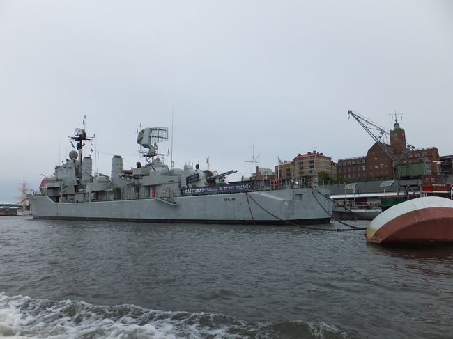 海軍の船もいっぱい停まっていました。