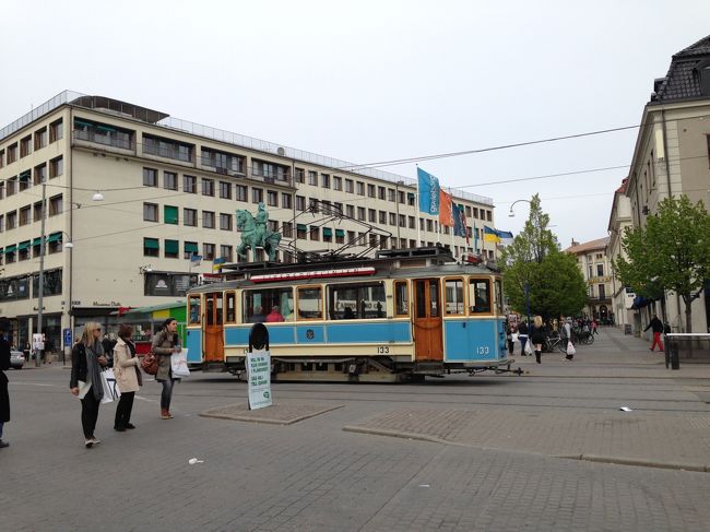 ちなみに市街中心部では観光者向け？レトロなトラムを見かけました。<br />乗ってみたかった〜！