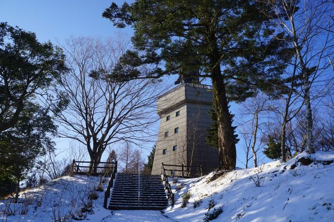 と、雲辺寺の山頂で、そのまた一番高い場所に建っている毘沙門天展望館に気が付いて、そっちにも寄ってみますか。