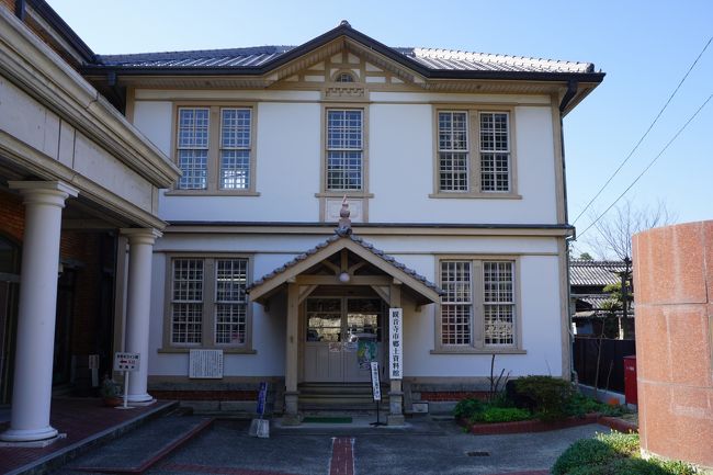 また、少し移動して。<br />観音寺市郷土資料舘は、道の駅ことひきの隣りにある施設。建物は、大正3年に三豊郡農会農事試験場として建設されたもので、国の登録文化財。