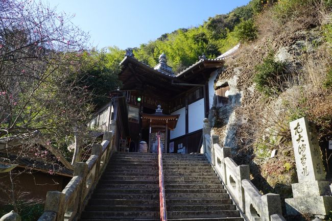 山門を入ってすぐが大師堂。