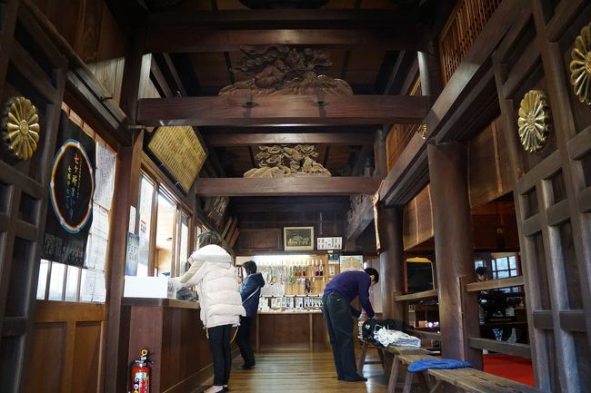 上に上がらせてもらうと、御朱印帳ですね。