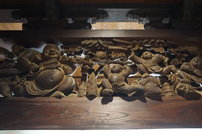 見事な欄間の彫刻もすごいんですが、