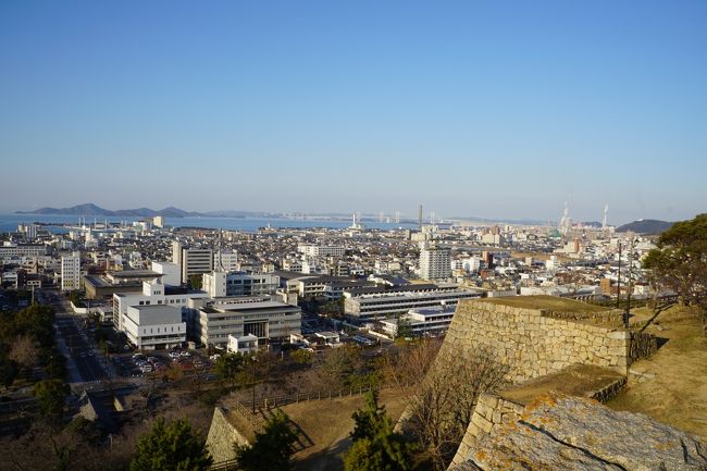 瀬戸大橋も遠くに見えていますね。