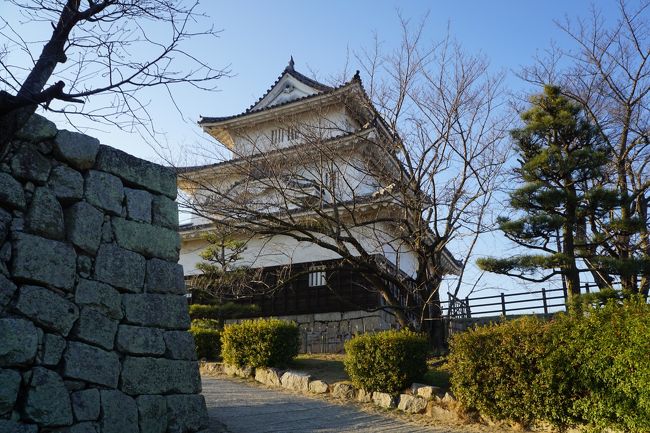 さて、時間が押せ押せとなりましたが、何とか丸亀城天守閣の閉館時間にも間に合いましたよ〜<br />