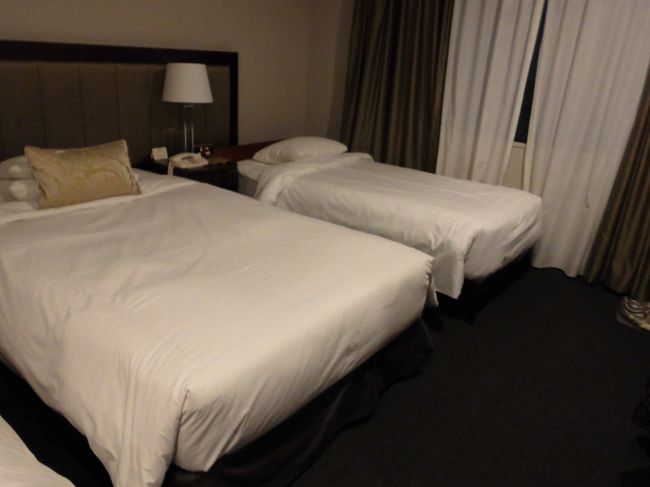 　名古屋でのお泊まりは初めての東急ホテルです。到着が６時過ぎで遅かったのですぐ部屋に入って一休みしました。リニューアルされたきれいな部屋でしたが、煙草の臭いいが気になりました。