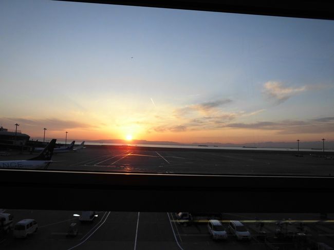　帰りの中部国際空港の待合室から見た夕日がとても美しく旅の最後を祝ってくれているようでした。次の旅もまたどこかで夕日が見られるといいと思います。