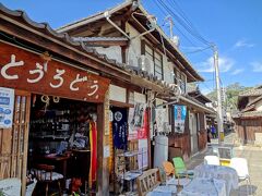 このとうろどうというお店はまったりしていてお気に入り。
横のお洒落なカフェも気にはなるんですが、いつも観光客で混雑しているので
結局毎回とうろどうへ行ってしまいます・・笑
行列に並んだり満席の店はどうにも落ち着かなくて。