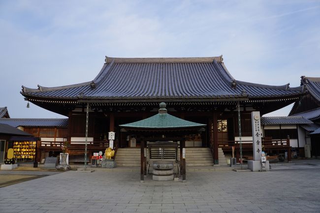 ちなみに、円珍とは、第5代天台座主の円珍で、ここが出生地。金倉寺は天台宗ですが、円珍は空海の姪の子という関係です。天台宗の祖、最澄は若い空海に対し膝を屈して密教の教えを乞うなど、天台宗の弱点は密教だったのですが、その欠点を補って、天台密教を完成させたのは第3代天台座主円仁と円珍なんですね。円珍の寺としては三井寺が有名ですが、いろんなことを考えさせられる寺だと思います。<br /><br />一方、境内は、かなりスッキリした構造。本堂と大師堂が同じスタイルの建物なので、余計にそう感じるように思います。