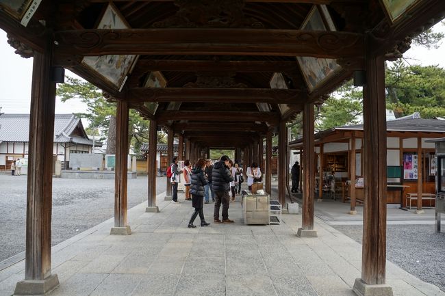 本堂にあたる金堂や五重塔の方はまだ先です。