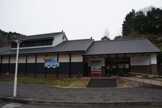 さて、善通寺はこれくらいにして、山内うどんに向かいます。<br />その途中ですが、二宮忠八飛行館は、道の駅空の夢もみの木パークの敷地内にある有料施設。