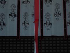 そんなこんなで、興福寺。
藤原氏が創設したお寺。藤原氏同様、長い間絶大な力を持っていました。

垂れ幕に鹿。奈良らしいデザインです。