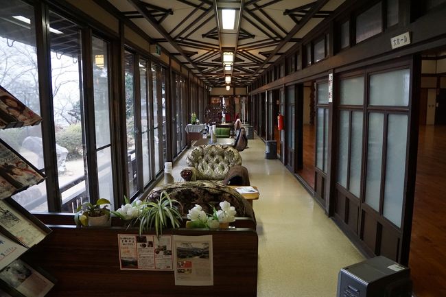 縁側のスペースを利用して喫茶店もありましたが、女主人が気持ちよく中を見せてくれました。観光客でもこれなら、遠慮せずにもっとどんどん行けばいいと思います。<br />ちなみに、ここを見学するのに、ここの女主人が気持ちよく迎えてくれまして、このカフェに気付いた次第。琴平町公会堂の外観がちょっと敷居が高いし寂しい感じなので、それがちょっと残念。こんないいカフェがあるのに、もっと知られていいと思いました。