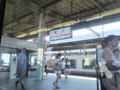 岐阜までは普通電車。ここからは快速に成増。