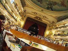 ２０００年に「グラン・スプレンディッド劇場」が閉鎖されていたものを、アテネオ書店が購入（なんちゅう本屋やぁ〜）。

その２０００m２もある敷地を修復し、アテネオ書店　グラン　スプレンディッド劇場店としてオープンさせたとのことです。