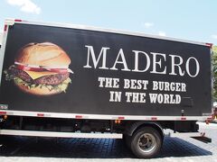 私がブラジルで最も愛するハンバーガー屋。

その名も『ＭＡＤＥＲＯ（マデイロ）』。

英語が苦手なブラジル人相手に、堂々と（英語で）『世界一のハンバーガー』を謳うお店です。

すごい自信です..。
