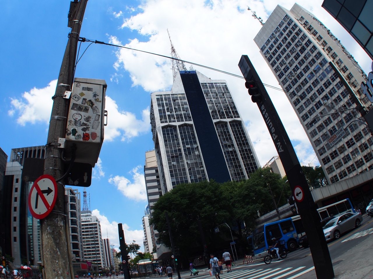 ここにもアンテナ.....あそこにもアンテナ.....。