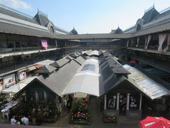 ボリャオン市場

食品以外のものまで売られていました。

地元の方で溢れていてローカル感が満載の市場！