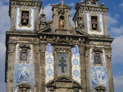 次に見に行ったのは

サント・イルデフォンソ聖堂

1932年に制作されて、ファサードには１万枚のアズレージョによって覆われています。