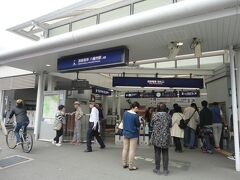京都競馬場からすぐそばの京阪電車淀駅から1駅の八幡市駅へ行きます。

☆☆八幡市に行くとすごい人です。トイレも長蛇の列です。ぜひ淀駅か淀競馬場でトイレを済ませてください。どちらのトイレもきれいですから☆

　