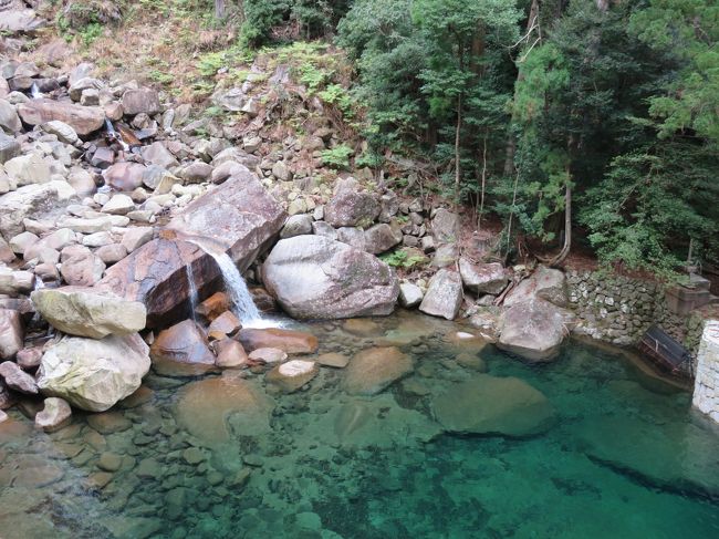 那智の大滝<br /><br />水も透き通っていてきれいです。