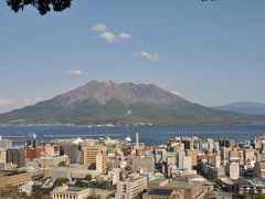 天文館を後にして、城山展望台に向かいいました。
展望台からはこの景色。
桜島、迫力があります。
雄大です！

