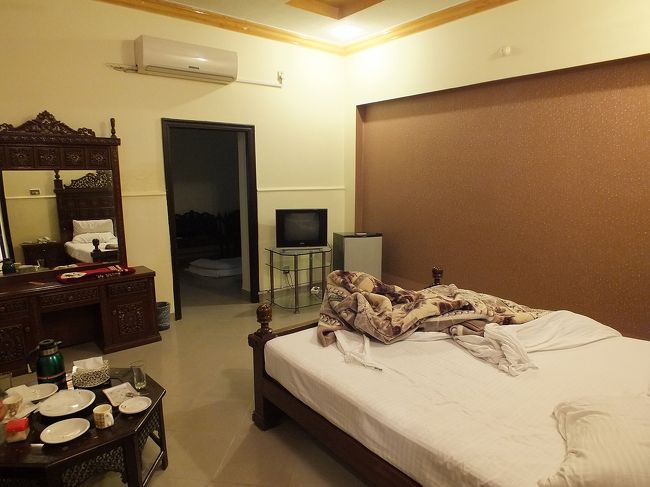 <br /><br />ホテルoneよりは客室は落ちます。値段は5-6000円はします。<br /><br />何よりセキュリティーというか、<br />なんというか。。<br /><br />僕が<br />「部屋を見せてほしい」と頼むと、<br />使用中の客室(かまたはチェックアウト後?)<br />の部屋の鍵を次々に平気でに開けて見せてくれたことに驚きました。<br /><br />勝手に入ってええんか??