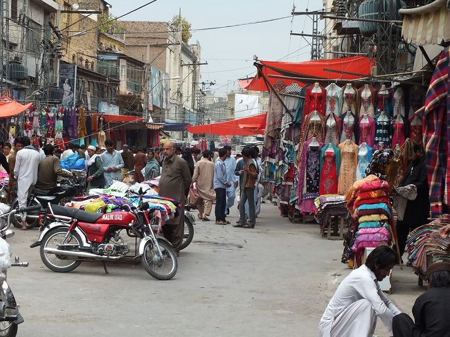 フォアラチョーク。<br /><br />チョークとはサークルになっている交差点をいうのかな?<br /><br />ともかく、道が交わるにぎやかなところです。