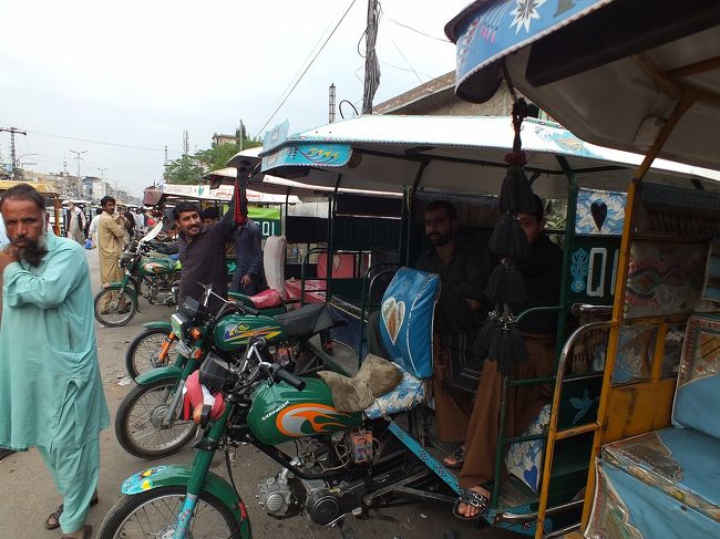 <br /><br />ここはチョークそばのリキシャだまり。